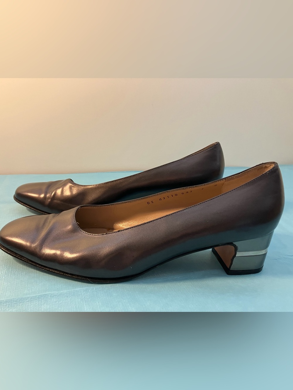 VINTAGE SALVATORE FERRAGAMO MADE IN ITALY WOMEN SHOES SZ 7B DARK GRAY LEATHER - Picture 1 of 10